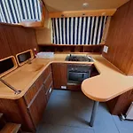 Vintage à Bord D'une Péniche à Chenillé-champteussé, 8-10 Pers, Grand Espace Extérieur - Api-1-46-12 *