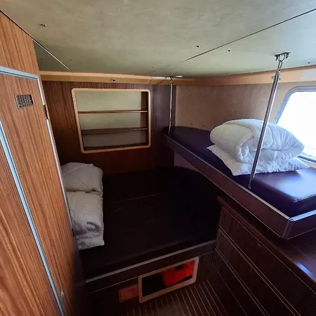 Sejour Vintage A Bord D'une Peniche A Chenille-champteusse, 8-10 Pers, Grand Espace Exterieur - Api-1-46-12 Botel *