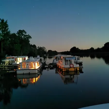 Sejour Vintage A Bord D'une Peniche A Chenille-champteusse, 8-10 Pers, Grand Espace Exterieur - Api-1-46-12 *