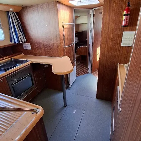 Sejour Vintage A Bord D'une Peniche A Chenille-champteusse, 8-10 Pers, Grand Espace Exterieur - Api-1-46-12 * Chenillé-Changé