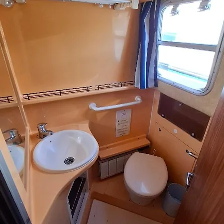Sejour Vintage A Bord D'une Peniche A Chenille-champteusse, 8-10 Pers, Grand Espace Exterieur - Api-1-46-12