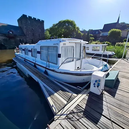 Sejour Vintage A Bord D'une Peniche A Chenille-champteusse, 8-10 Pers, Grand Espace Exterieur Botel Chenillé-Changé