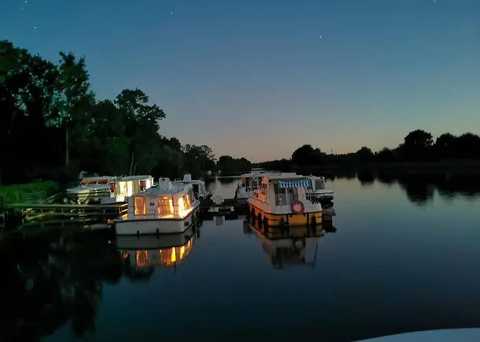 Sejour Vintage A Bord D'une Peniche A Chenille-champteusse, 8-10 Pers, Grand Espace Exterieur - Api-1-46-12 *