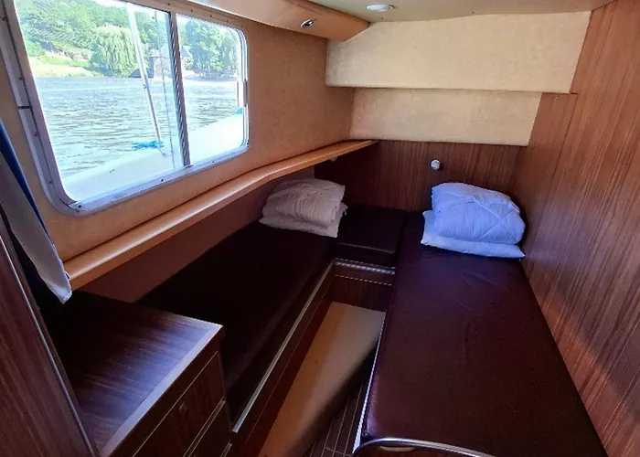 Sejour Vintage A Bord D'une Peniche A Chenille-champteusse, 8-10 Pers, Grand Espace Exterieur - Api-1-46-12