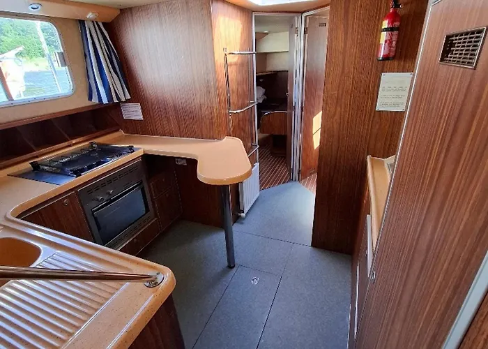 Sejour Vintage A Bord D'une Peniche A Chenille-champteusse, 8-10 Pers, Grand Espace Exterieur - Api-1-46-12 * Chenillé-Changé