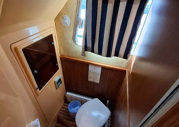 Sejour Vintage A Bord D'une Peniche A Chenille-champteusse, 8-10 Pers, Grand Espace Exterieur - Api-1-46-12 * Chenillé-Changé