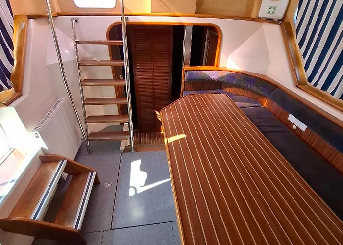 Sejour Vintage A Bord D'une Peniche A Chenille-champteusse, 8-10 Pers, Grand Espace Exterieur - Api-1-46-12 Botel