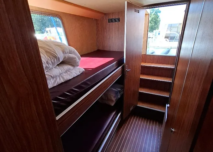 Sejour Vintage A Bord D'une Peniche A Chenille-champteusse, 8-10 Pers, Grand Espace Exterieur - Api-1-46-12 *