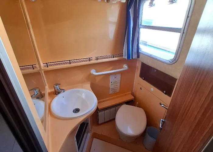 Sejour Vintage A Bord D'une Peniche A Chenille-champteusse, 8-10 Pers, Grand Espace Exterieur - Api-1-46-12