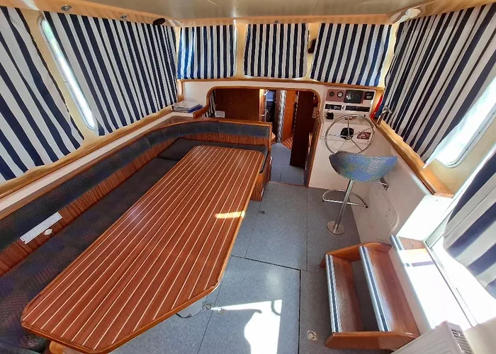 Sejour Vintage A Bord D'une Peniche A Chenille-champteusse, 8-10 Pers, Grand Espace Exterieur - Api-1-46-12