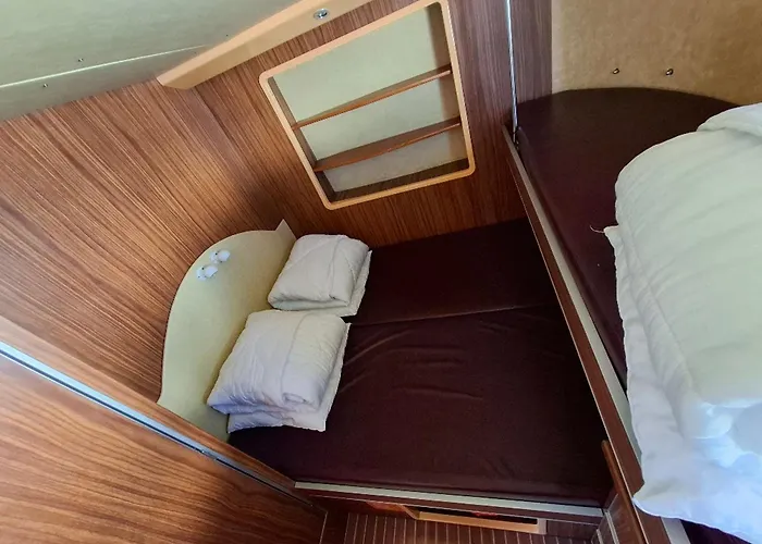 Sejour Vintage A Bord D'une Peniche A Chenille-champteusse, 8-10 Pers, Grand Espace Exterieur - Api-1-46-12 Botel