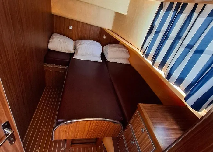 Sejour Vintage A Bord D'une Peniche A Chenille-champteusse, 8-10 Pers, Grand Espace Exterieur - Api-1-46-12 Botel *