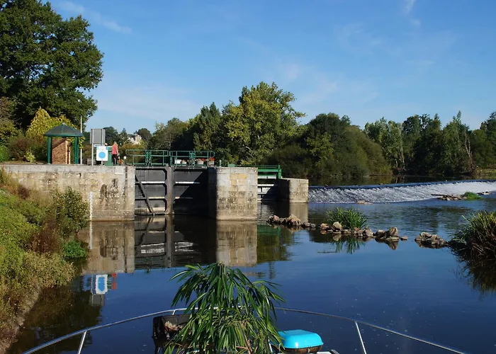 Sejour Vintage A Bord D'une Peniche A Chenille-champteusse, 8-10 Pers, Grand Espace Exterieur - Api-1-46-12 Botel Chenillé-Changé